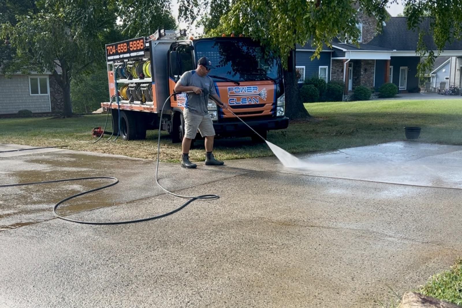 JB Power Clean pressure washing – worker cleaning driveway